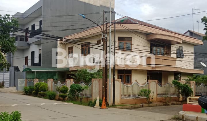 Cheap sale 2-story corner house ready to occupy in Kelapa Gading