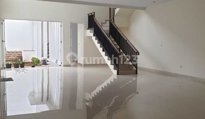 DIJUAL RUMAH 2 LANTAI DI JL. MELATI, JAKASAMPURNA, BEKASI BARAT