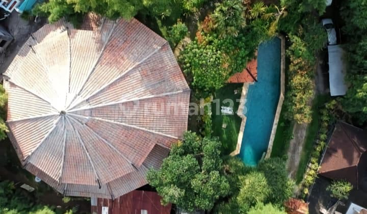 TANAH BONUS BANGUNAN VILLA LOKASI CANGGU