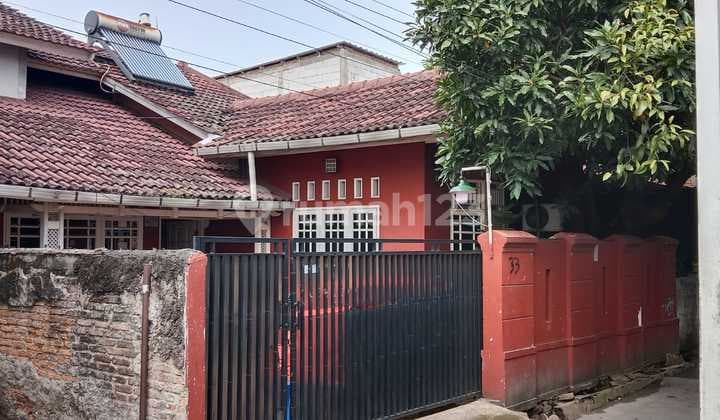 Dijual Rumah Lama Terawat Dan Kokoh, Siap Huni Dilokasi Strategis Di Condet,