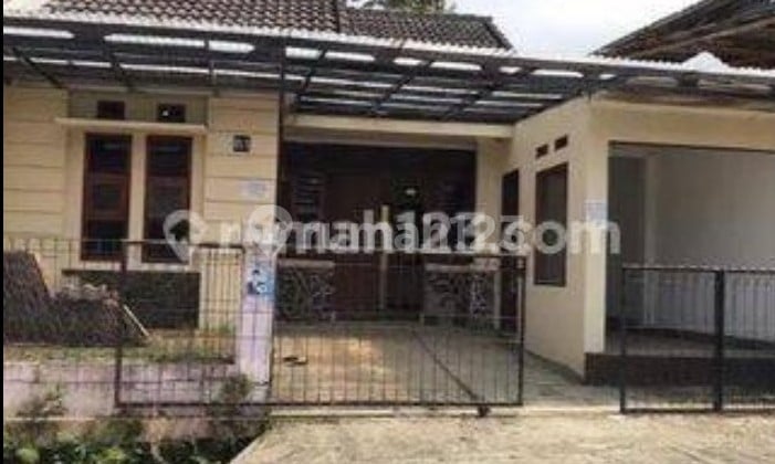 For Sale: Strategic Minimalist House, Ideal for Residence and Business in Sariwangi, Bandung.