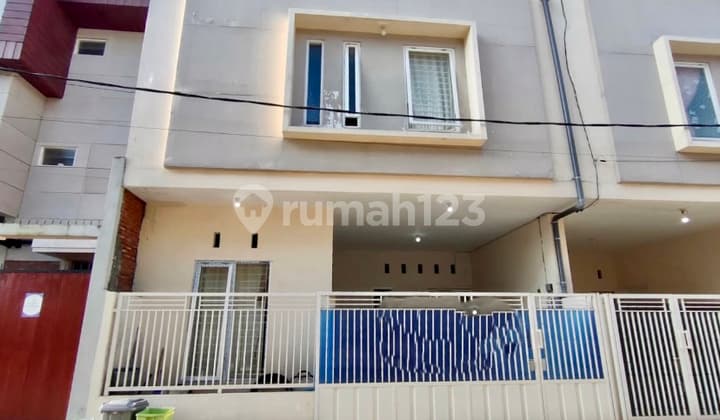 Rumah Kost Full Penghuni Dekat Raya Soekarno Hatta