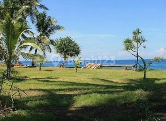 Dijual villa dan tanah di pinggir pantai seraya..