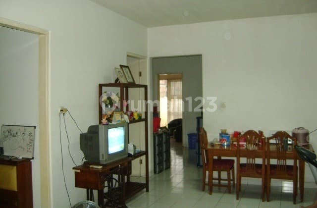 Rumah Kost Di Tanjung Duren, Lokasi Strategis