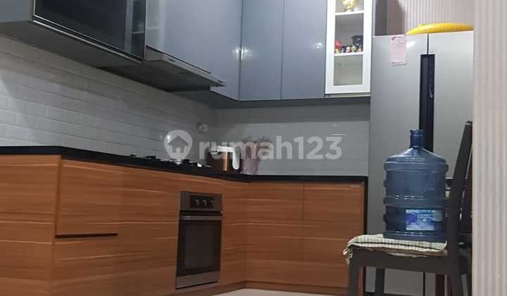 Australia Full Renov 2.5 floors semi Furnished