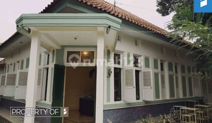 Nice Semi-Furnished House, Freehold Certificate, Strategic Location in Gatsu Wing, Bandung