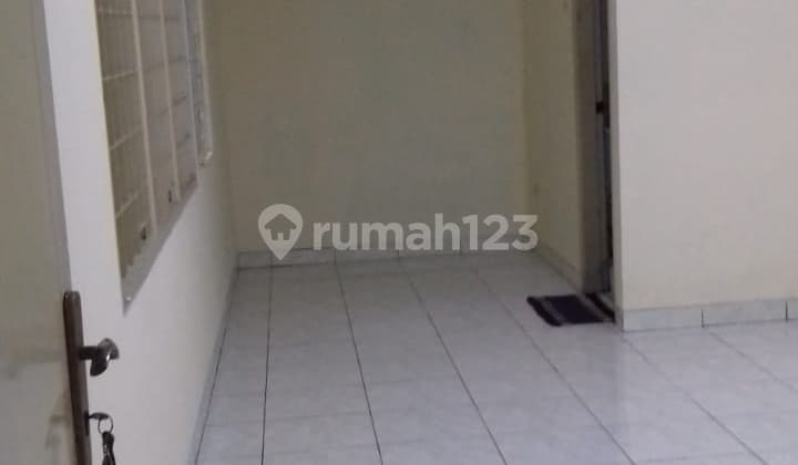 Rumah 2 Lantai Bagus Unfurnished Sertifikat Hak Milik di Kompleks Perumahan Muara, Bandung