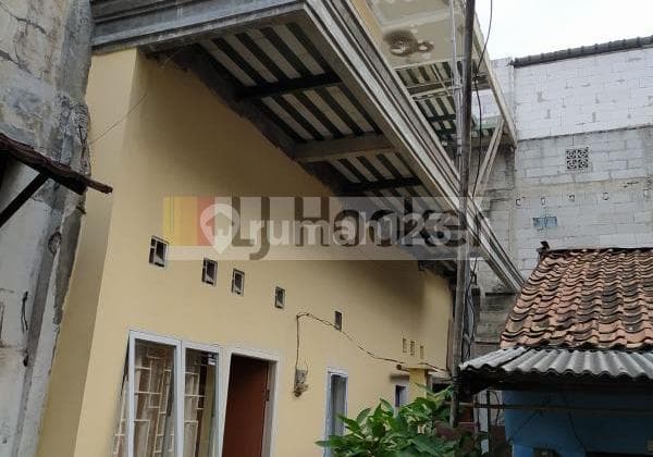 RUMAH KOST DI JALAN MASJID AL MAKMUR AREA PASAR MINGGU JAKARTA SELATAN