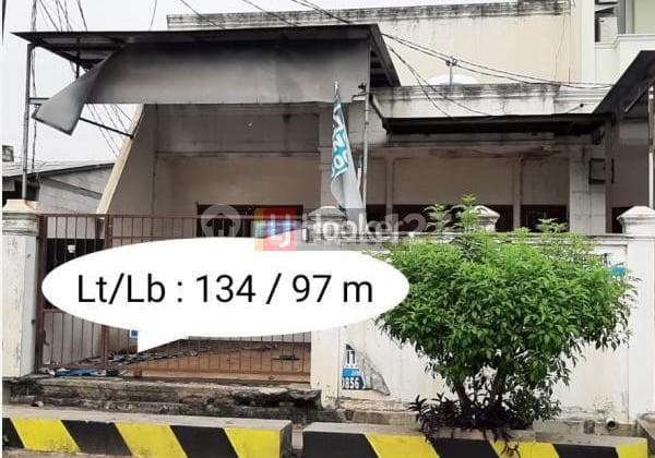 RUMAH TUA DI JALAN KELAPA SAWIT AREA KELAPA GADING