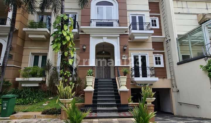 HOT UNIT ! Rumah Blossom Residence Luas 270 m2 Hadap Selatan