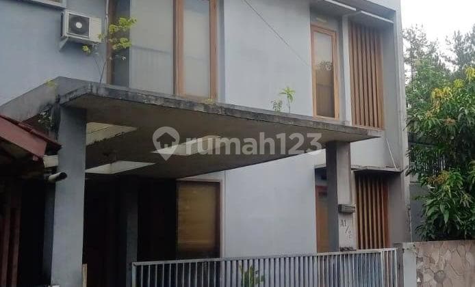 rugi rumah di kencana loka jalan kereta kencana bsd city kondisi rapi siap huni