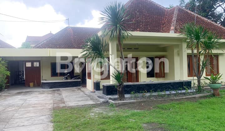 RUMAH BELANDA JALAN BESAR IJEN BOULEVARD lingkungan elit pusat kota Malang