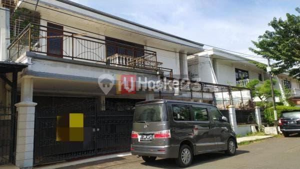RUMAH JALAN LEBAR DI JANUR KUNING AREA KELAPA GADING