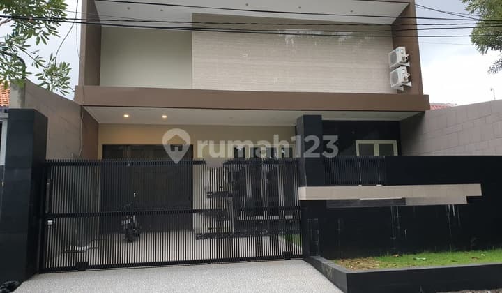 House for sale on Raya Ngagel Jaya Utara Surabaya, suitable for commercial use
