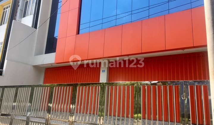Gedung Baru di Raya Perak Timur Surabaya, Cocok untuk Bank