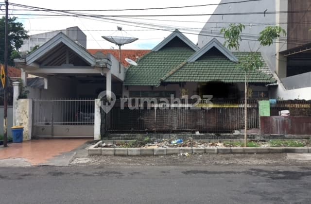 Langka! Rumah pusat Kota Surabaya cocok untuk usaha di jalan Anjasmoro