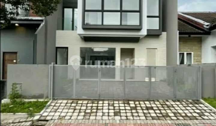 The house in Medokan Ayu is suitable for a boarding house business, has 20 rooms, and is active.