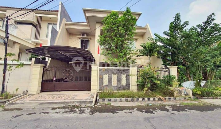 House in Dharmahusada Indah, suitable for residence/office, unfurnished, well-maintained.