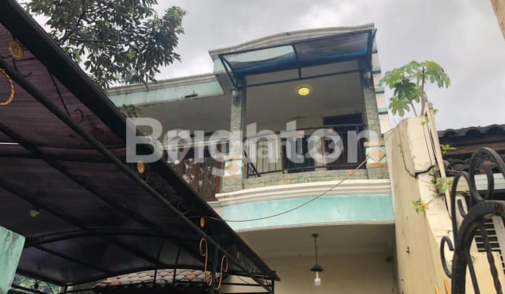 RUMAH TINGKAT KONDISI BAGUS HALAMAN LUAS