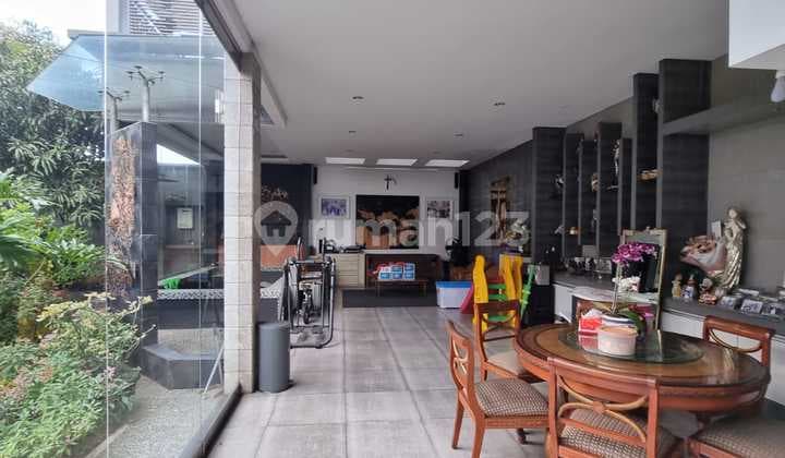 Dijual Rumah dan kost-kostan strageis Jl Mainroad Dago