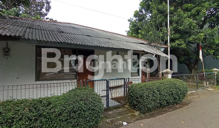 RUMAH SEDERHANA DENGAN HALAMAN LUAS HARGA MIRING