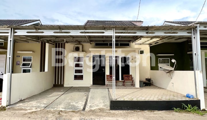 RUMAH FULL FURNISHED CANTIK DAN NYAMAN SIAP PAKAI DI DALAM KOMPLEK CLUSTER