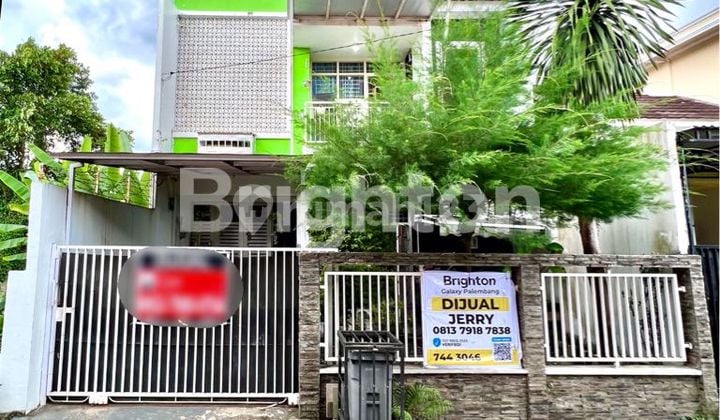 RUMAH TOWNHOUSE FULL FURNISHED CANTIK DAN MEWAH DI MACAN KUMBANG