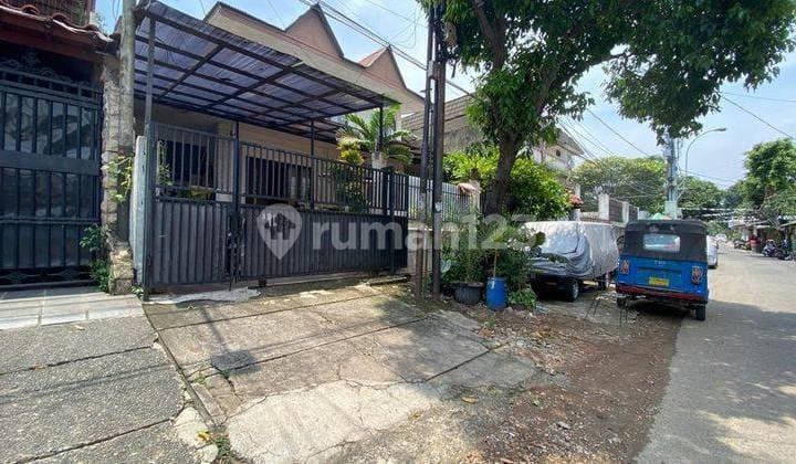 Rumah Di Tebet, Akses Jalan 3 Mobil, Cocok Untuk Kantor Atau Dibangun Kos-Kosan