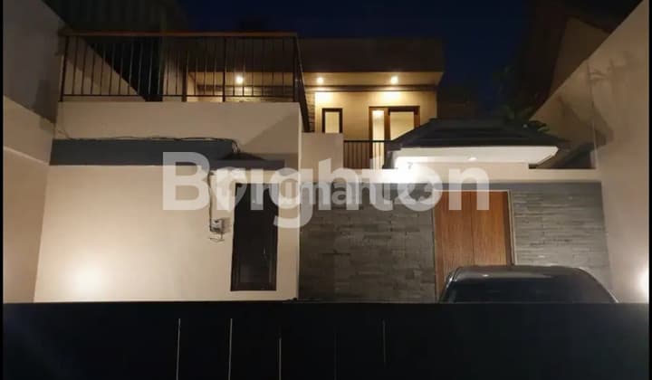 RUMAH DUA LANTAI DENGAN KOLAM RENANG