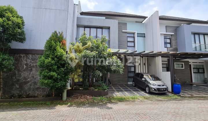 Rumah Minimalis di Komplek Setra Duta, Bandung