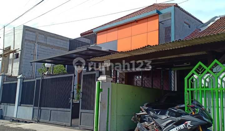Rumah Asri & Terawat di jalan Sariasih, Bandung