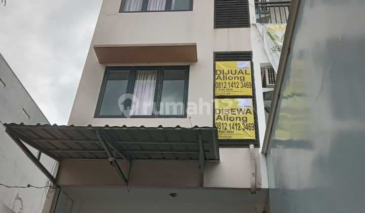 3.5-Story Shop House for Business in Summagung, Kelapa Gading