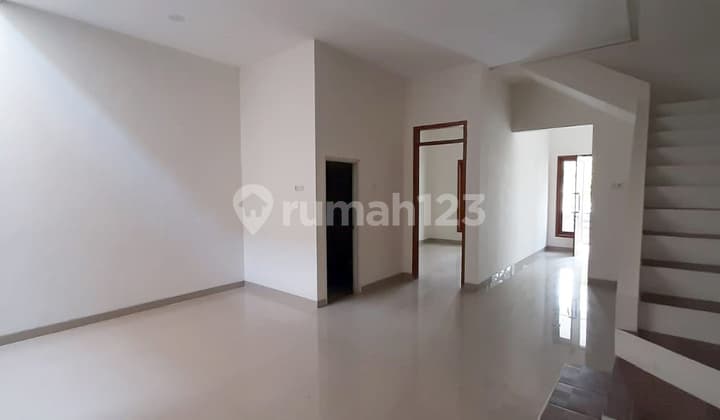 Rumah Baru Gress Minimalis di Babatan Pratama Wiyung, Surabaya Barat, 2 Lantai, Siap Huni