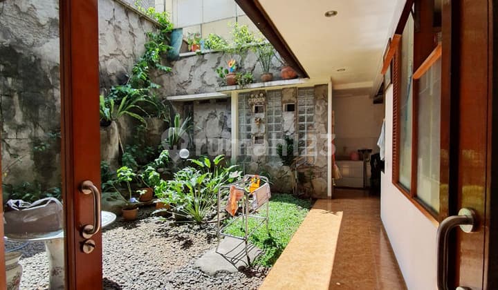 Rumah Semi Furnished di jalan Naripan, Bandung Kota