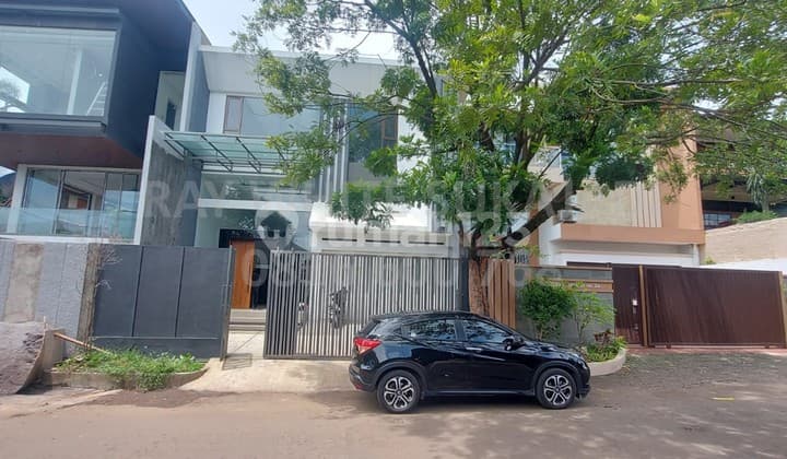 QUICK SALE – RUMAH 3 LANTAI MINIMALIS MODERN DI SETRASARI