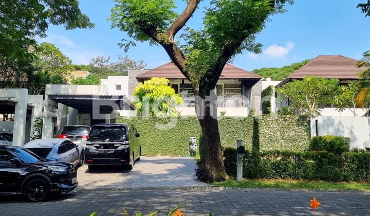 RUMAH ISEN INTERNATIONAL LIVING by Intiland DARMO HARAPAN ada SWIMMING POOL dekat Hokky Supermarket, Primalaras swimming and fitness center, Pasar Modern, pusat bisnis dan komersial