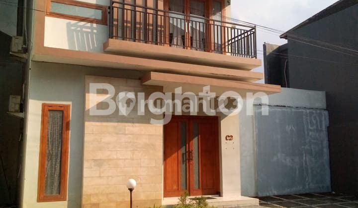 2 LANTAI FULLY FURNISHED DEKAT KOTA