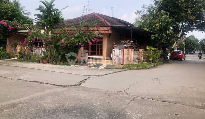 Rumah Luas dan Hoek di Jatibening