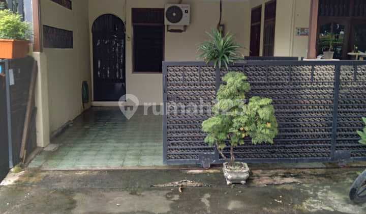 Rumah Siap Huni dekat Taman di Bekasi Timur
