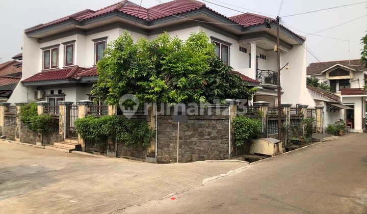Rumah Hook Asri dan Luas di Jatibening