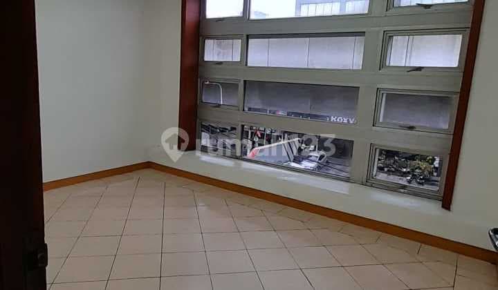 Shop house facing main road, suitable for office/business in Panglima Polim Raya, Kebayoran Baru, South Jakarta.