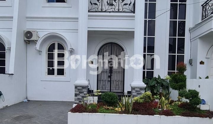 Rumah Mewah Tengah Kota