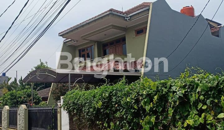 Rumah 2 Lantai SHM Siap Huni dan Tanah Kavling Strategis di Jatiwaringin ~Jakarta Timur