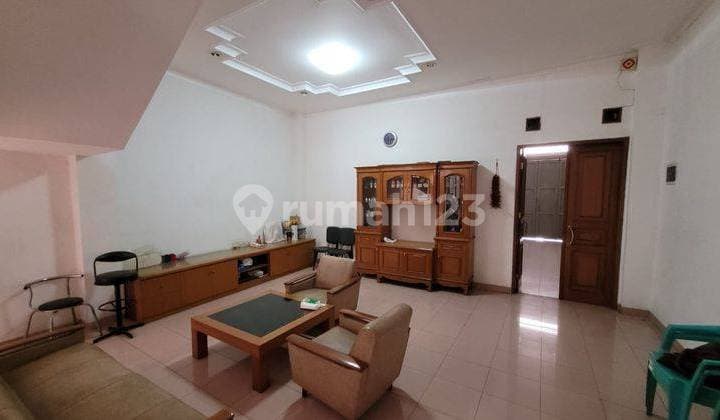 Rumah 2 Lantai Jendral Sudirman Mainroad