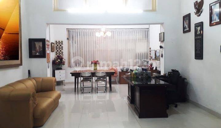 Rumah 2 Lantai Bagus Sekali di Sayap Merdeka, Bandung