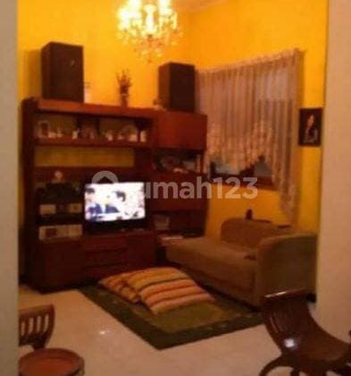 Rumah Lama Setraduta 1,5 Lantai