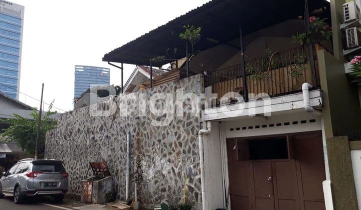 HOUSE IN PEJOMPONGAN 1.5 FLOORS AND FLOOD-FREE