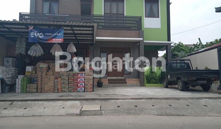 RUMAH 2 LANTAI SIAP HUNI PINGGIR JALAN COCOK UNTUK USAHA