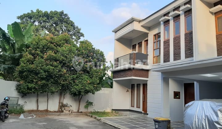 Rumah Baru Dalam Townhouse Dekat Ke Pejaten Kemang Dan TB Simatupang