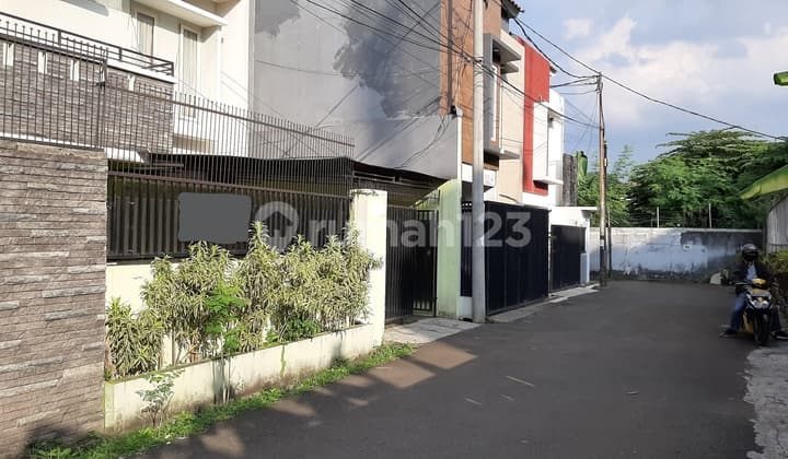Rumah Di Kalibata Dalam Cluster Strategis Aman Dan Nyaman